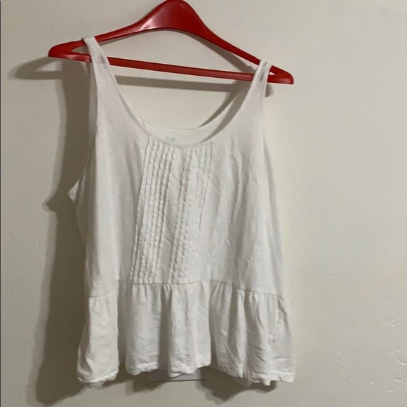 Vineyard Vines Tops - Vineyard Vines white tank top EUC XL